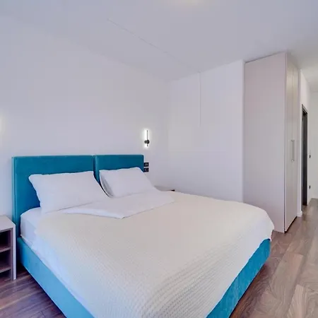 Aurela Apartment *